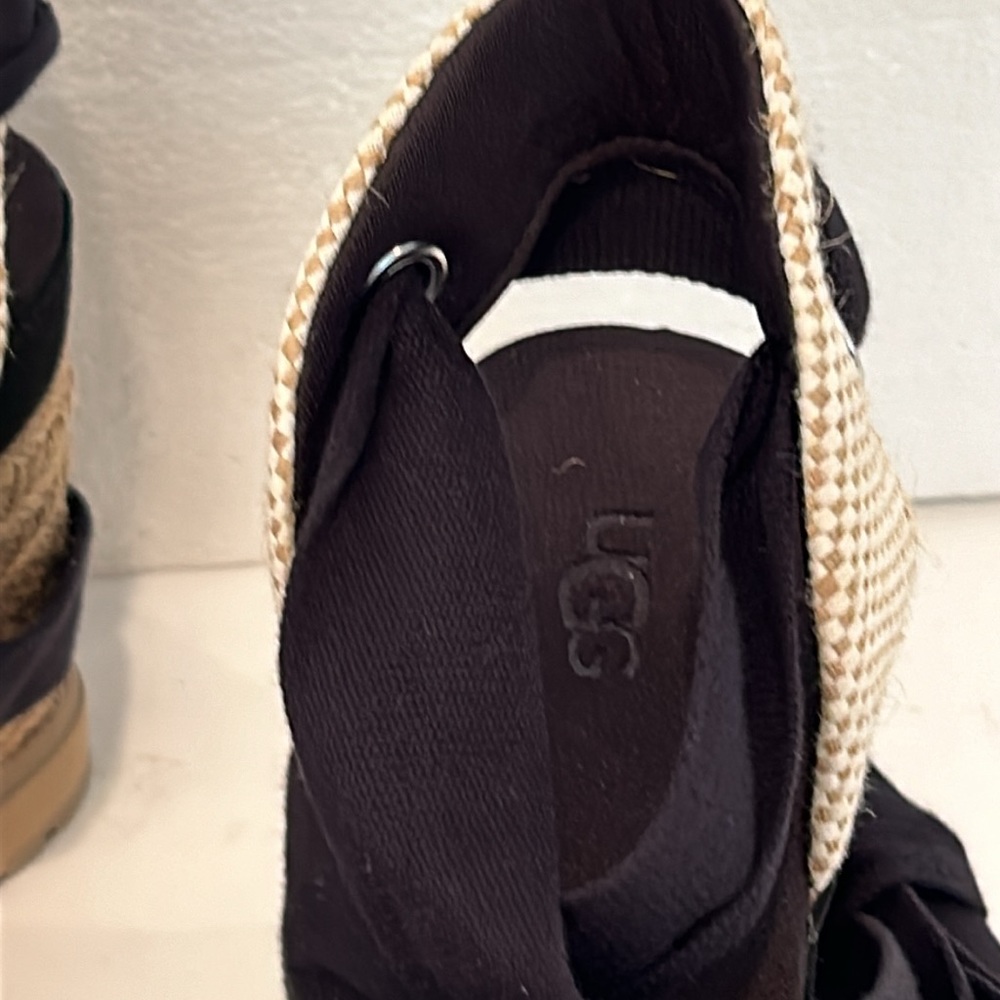New UGG Women's Abbot Ankle Wrap, sz 8.5 - Picture 2 of 8